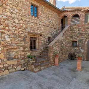 Casa Vecchia And Parking Pensión