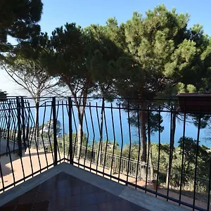 Alba Tra I Pini 2*, Cefalú Italia